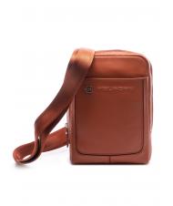 PIQUADRO Bürste VIBE out, aus gehämmertem Leder - Umhängetaschen Herren