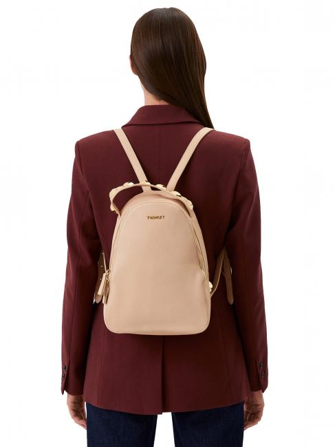 SQUARED STUDS Rucksack mit Nieten und Rei&szlig;verschluss Kubanischer Sand - Damentaschen