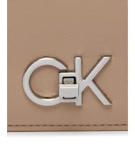 CALVIN KLEIN RE-LOCK DOUBLE GUSETTE Schulter-Clutch silberner Nerz - Damentaschen - 4