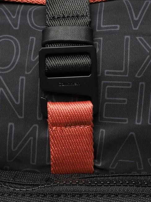 CK MUST T HIKE MONO Laptop-Rucksack mit Rollverschluss, 13 Zoll saisonales Monoschwarz - PC-Rucksäcke