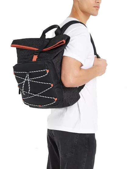 CK MUST T HIKE MONO Laptop-Rucksack mit Rollverschluss, 13 Zoll saisonales Monoschwarz - PC-Rucksäcke