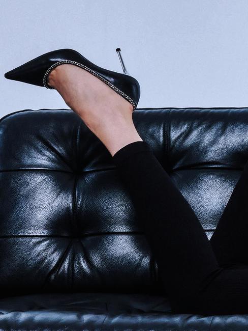 QUEEN 3878 Lederpumps mit Kette Schwarz - Damenschuhe