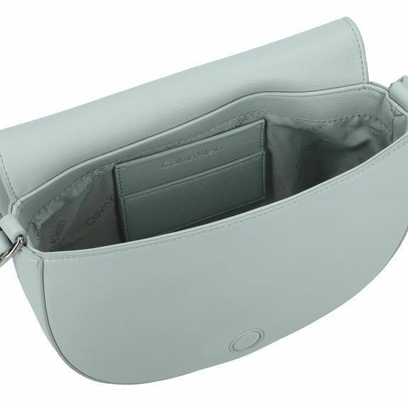 CK DAILY Saddle Schultertasche Taube - Damentaschen