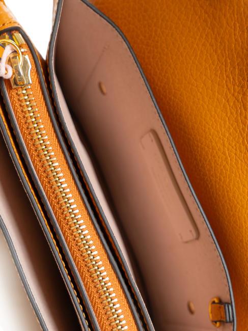 COSIMA Umhängetasche aus gehämmertem Leder Paprika - Damentaschen