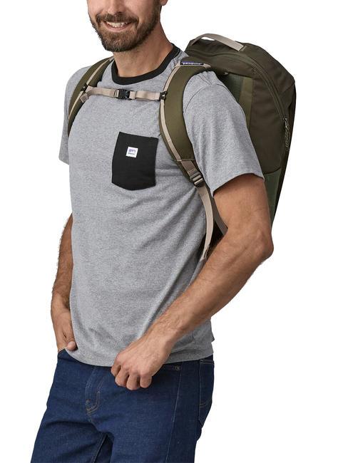 BLACK HOLE 25L Reiserucksack Schwarz - Rucksäcke für Schule &amp; Freizeit