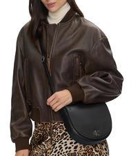 CALVIN KLEIN CK JEANS MINIMAL MONOGRAM Mini-Umhängetasche pvh schwarz - Damentaschen - 4