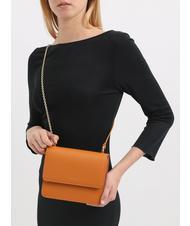 COCCINELLE ANNE Minitasche mit Klappe aus gehämmertem Leder Paprika - Damentaschen - 4
