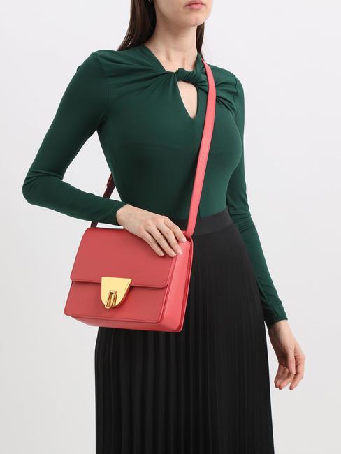 NICO Kleine Umhängetasche aus Leder Preiselbeeren - Damentaschen