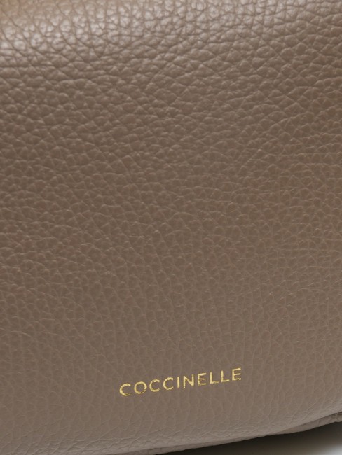 CHERRY Kleine Umhängetasche aus Leder warmes Taupe - Damentaschen