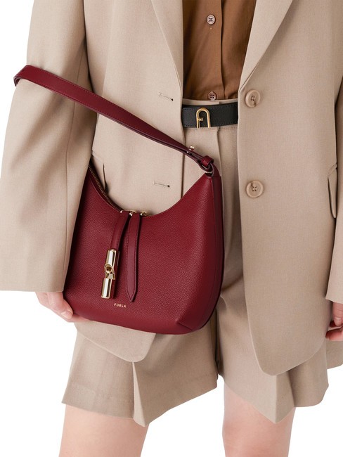 GOCCIA Umh&auml;ngetasche aus geh&auml;mmertem Leder KIRSCHE d - Damentaschen