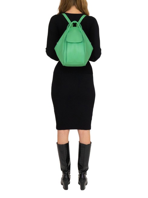 TRIO  Rucksack aus gehämmertem Leder Grün - Damentaschen