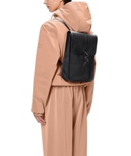 RAINS BACKPACK MICRO Rucksack mit Tablet-Halterung schwarze Maserung - Rucks&auml;cke f&uuml;r Schule &amp; Freizeit - 4