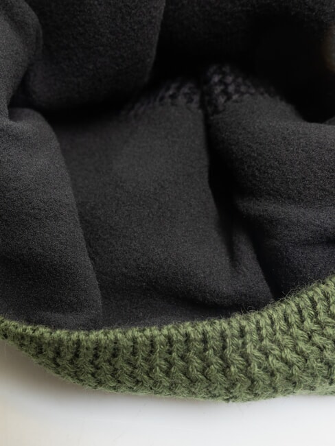 TURNER Mütze mit Umschlag und Bommel schwarzer Soldat - Mützen/Hüte