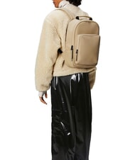 RAINS BOOK DAYPACK  Wasserdichter Rucksack Sand - Rucksäcke für Schule &amp; Freizeit - 4