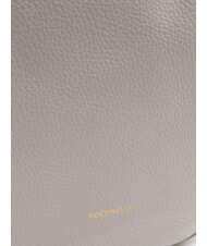 COCCINELLE ALPHA Schultertasche aus gehämmertem Leder hellgrau - Damentaschen - 5