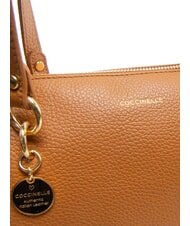 COCCINELLE ALPHA Einkaufstasche aus gehämmertem Leder CUIR - Damentaschen - 5