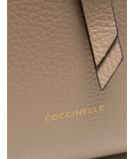 COCCINELLE ALBA Tote Bag aus gehämmertem Leder Puderrosa - Damentaschen - 5