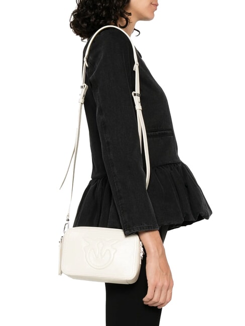 CARRIE Kameratasche aus Leder Seidenweiß-gebürstetes Silber - Damentaschen