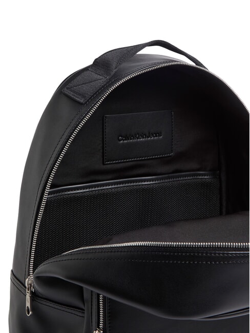 CKJ MONO LOGO 15" Laptop-Rucksack auf Schwarz - Rucksäcke für Schule &amp; Freizeit