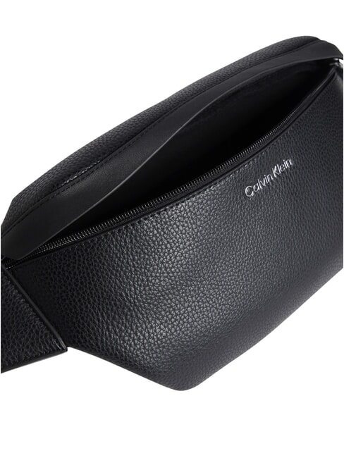 CK MUST Gürteltasche mit Metalllogo auf Schwarz - Hüfttaschen