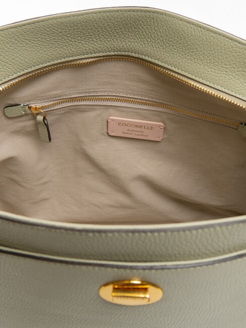 LIYA Schultertasche aus gehämmertem Leder Seladongrün - Damentaschen