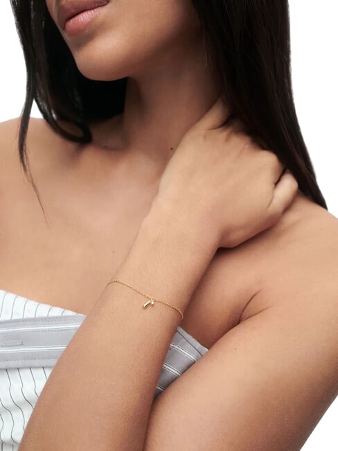 THE NEW ESSENTIALS KIRA Kettenarmband mit runden Zirkonia und Tropfenanhänger Gold - Armbänder