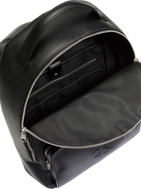 CKJ SCULPTED IMPRESS Rucksack mit 14"-Laptopfach auf Schwarz - Rucksäcke für Schule &amp; Freizeit