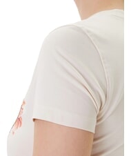 GUESS TRIANGLE FLOWERS Stretch-T-Shirt mit Aufdruck Vanille-Rouge - T-Shirts und Tops f&uuml;r Damen - 4