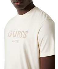 GUESS BOX LOGO T-Shirt mit gesticktem Logo Perlweiß - Herren-T-Shirts - 3