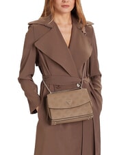 GUESS CRESIDIA II Umhängetasche mit Überschlag Logo in dunklem Taupe - Damentaschen - 5