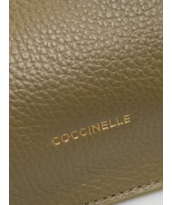 COCCINELLE HYLE Kleine flache Umhängetasche aus Leder Lorbeergrün - Damentaschen - 5