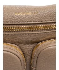 COCCINELLE HYLE Kleine Ledertasche mit doppeltem Verwendungszweck warmes Taupe - Damentaschen - 5