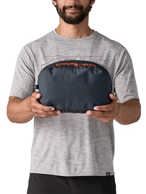 BLACK HOLE CUBE Reisesch&ouml;nheit 6L schwelen blau mit roten Knollenbl&auml;tterpilzen - Beauty-Case