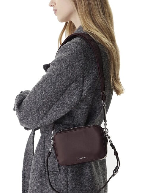 SIGNATURE LOGO STRAP Kameratasche mit Doppelfunktion Karamellbonbon - Damentaschen