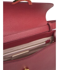 COCCINELLE DEW Mittelgroße Umhängetasche aus gehämmertem Leder Sangria - Damentaschen - 4