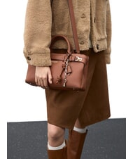 GUESS GREGORIA Mittelgroße Handtasche mit Schultergurt COGNAC - Damentaschen - 5