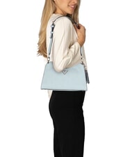GUESS CRESIDIA Schultertasche mit geprägtem Logo puderblau - Damentaschen - 4