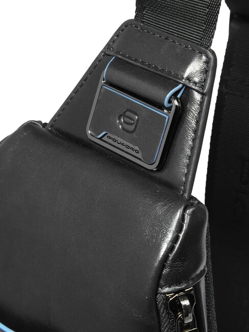 BLUE SQUARE Schultertasche/Rucksack aus Leder mit Mini-Tablet-Halterung Schwarz - Umhängetaschen Herren