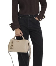 GUESS PHOEBE Handtasche mit Schulterriemen einfach taupefarbenes Logo - Damentaschen - 5