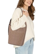 GUESS CRESIDIA Beuteltasche mit Clutch Logo in dunklem Taupe - Damentaschen - 6