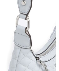 GUESS EVERLEE Gesteppte Schultertasche mit Anh&auml;ngern nebliges Blau - Damentaschen - 3