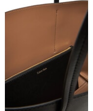 CALVIN KLEIN EMBOSSED LOGO Umh&auml;ngetasche schwarz/ger&ouml;stete Kokosnuss - Damentaschen - 4