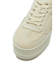 TOMMY HILFIGER GREENWICH Plateau-Sneaker aus Wildleder Zeitungspapier - Damenschuhe - 3