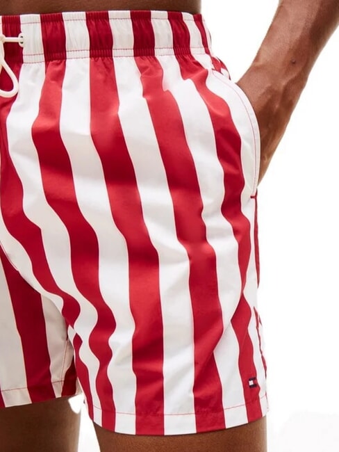 TH gemustertes Boxerkost&uuml;m kr&auml;ftiger Streifen, mittelrot - Herrenbadehosen