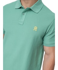TOMMY HILFIGER TH Kurz&auml;rmeliges Poloshirt mit Monogrammstickerei Fort Green - Herren-Polo-Shirts/Herren-Polo-Shirt/Herrenpoloshirt/Herrenpoloshirts - 3