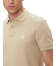 TOMMY HILFIGER TH Kurz&auml;rmeliges Poloshirt mit Monogrammstickerei Sandelholz - Herren-Polo-Shirts/Herren-Polo-Shirt/Herrenpoloshirt/Herrenpoloshirts - 3