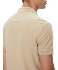 TOMMY HILFIGER TH Kurz&auml;rmeliges Poloshirt mit Monogrammstickerei Sandelholz - Herren-Polo-Shirts/Herren-Polo-Shirt/Herrenpoloshirt/Herrenpoloshirts - 4