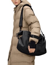 RAINS VALERA Wochenendtasche mit Schultergurt Schwarz - Reisetaschen - 4