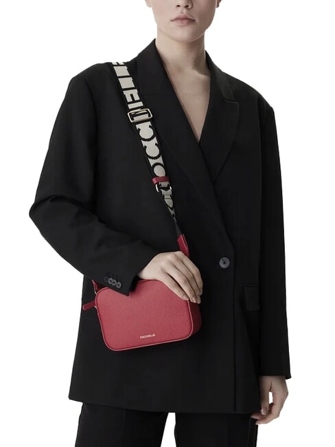 TEBE Schultertasche aus strukturiertem Leder Rubin - Damentaschen