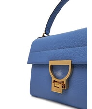 COCCINELLE ARLETTIS SIGNATURE Handtasche aus geh&auml;mmertem Leder Blau - Damentaschen - 3
